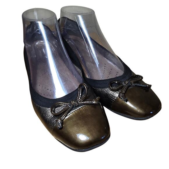 Clarks Artisan Bronze Metallic Cap Toe Ballet Flats Bow Detail Womens Size 7 - Picture 1 of 8